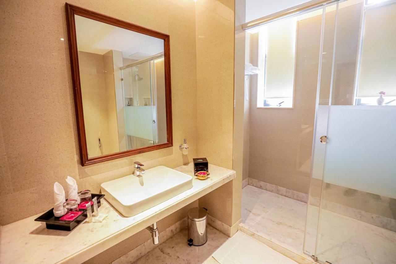 Gulab Kothi By Royal Orchid Hotels Limited Benares Buitenkant foto