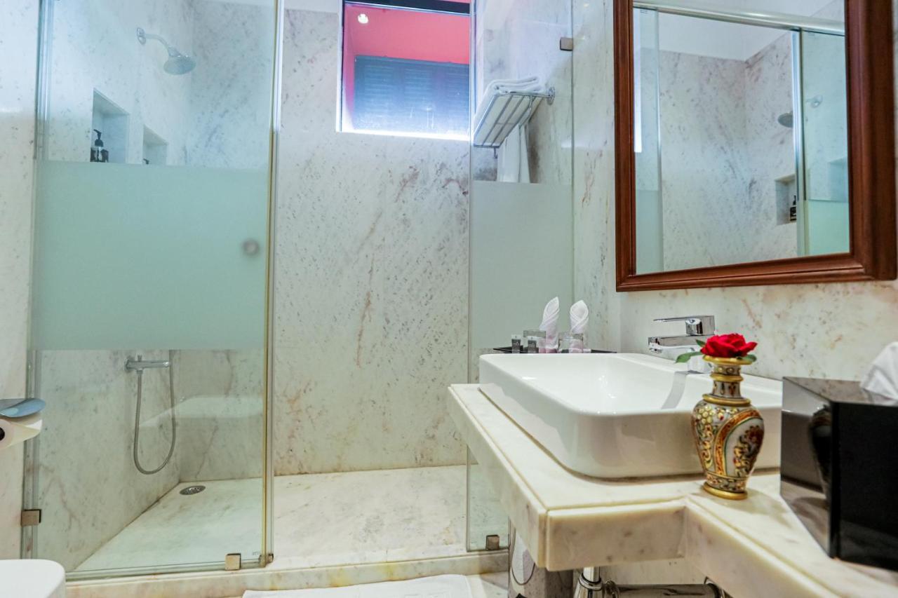 Gulab Kothi By Royal Orchid Hotels Limited Benares Buitenkant foto